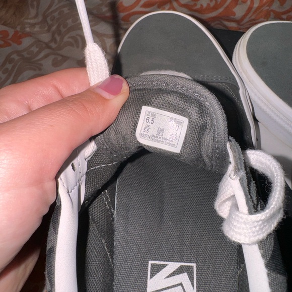 Vans Old Skool Shoe - Picture 2 of 3